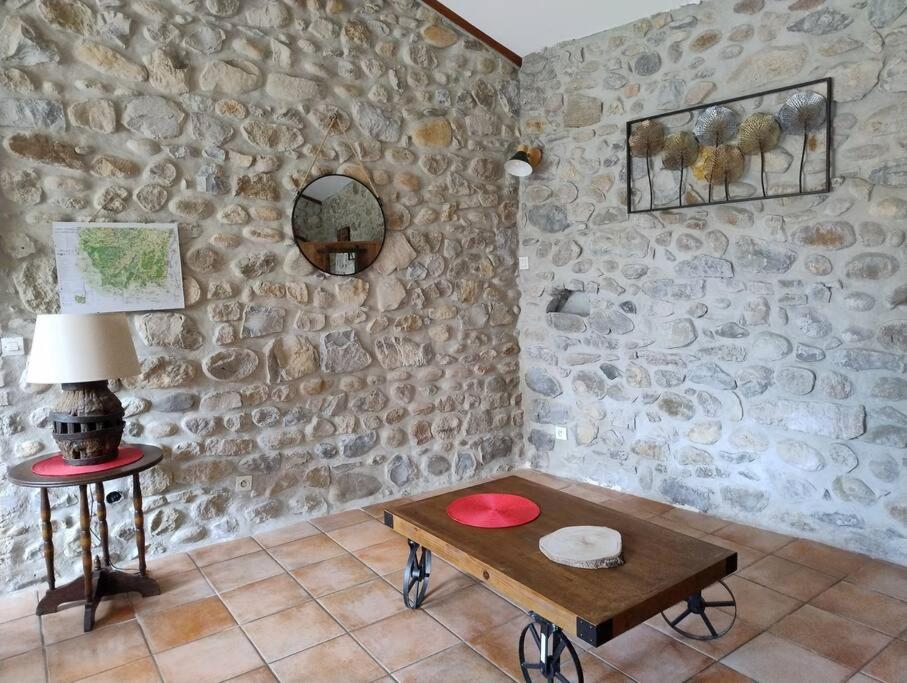 Lou Caladou Gite En Pierre Avec Bain A Remous Vallon-Pont-dʼArc 외부 사진